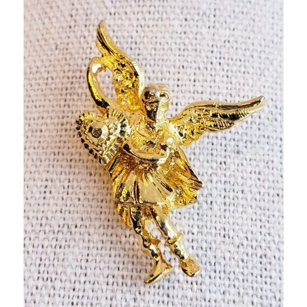 Kirks Folly Cupid Cherub Angel Heart Pin‎ Brooch Gold Tone Cute Whimsy 1.25